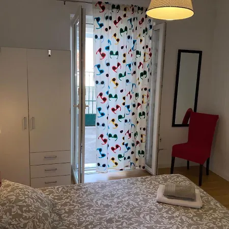 Queen Corner Apartment *