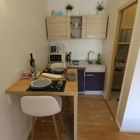Queen Corner Apartment